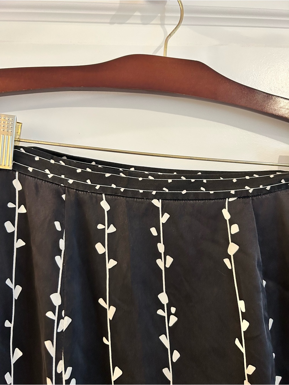 Talbots Pure Silk Floral Skirt Black White Multi Size 6P Petite - Picture 3 of 12